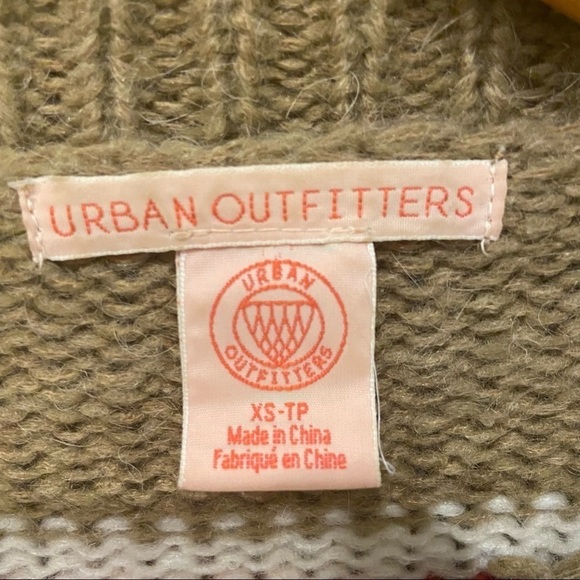 UO Oversized Striped Boyfriend Jumper 
Brown and red striped sweater - Picture 11 of 14